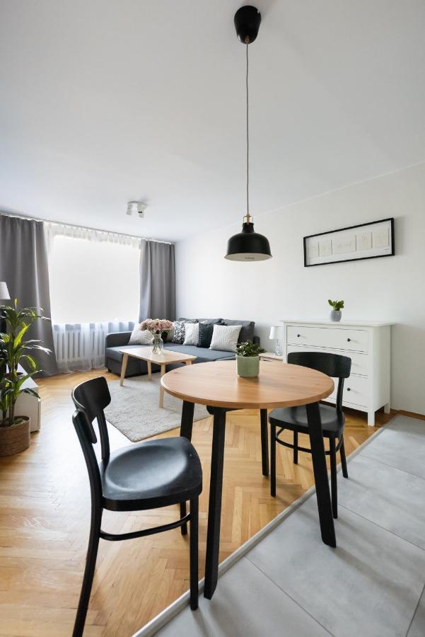 Nowogrodzka Grey Apartment وارسو المظهر الخارجي الصورة
