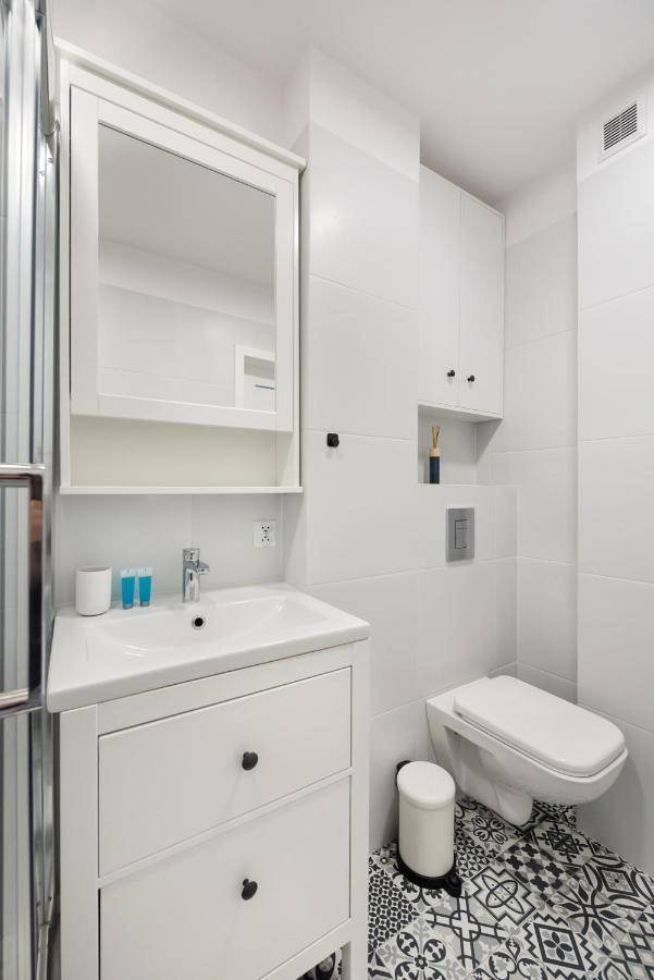 Nowogrodzka Grey Apartment وارسو المظهر الخارجي الصورة