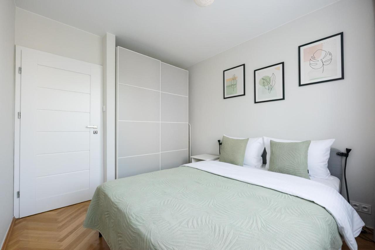 Nowogrodzka Grey Apartment وارسو المظهر الخارجي الصورة